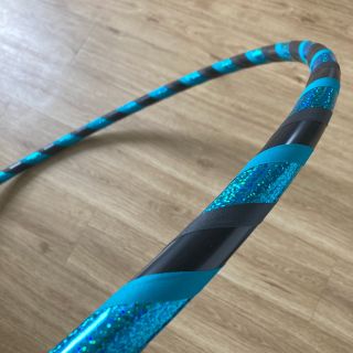 🆕 Na e-shopu najdete po dlouhé době novou obruč skladem - tuhle elegantní tyrkyso-černou ve variantě fitness a v průměru...